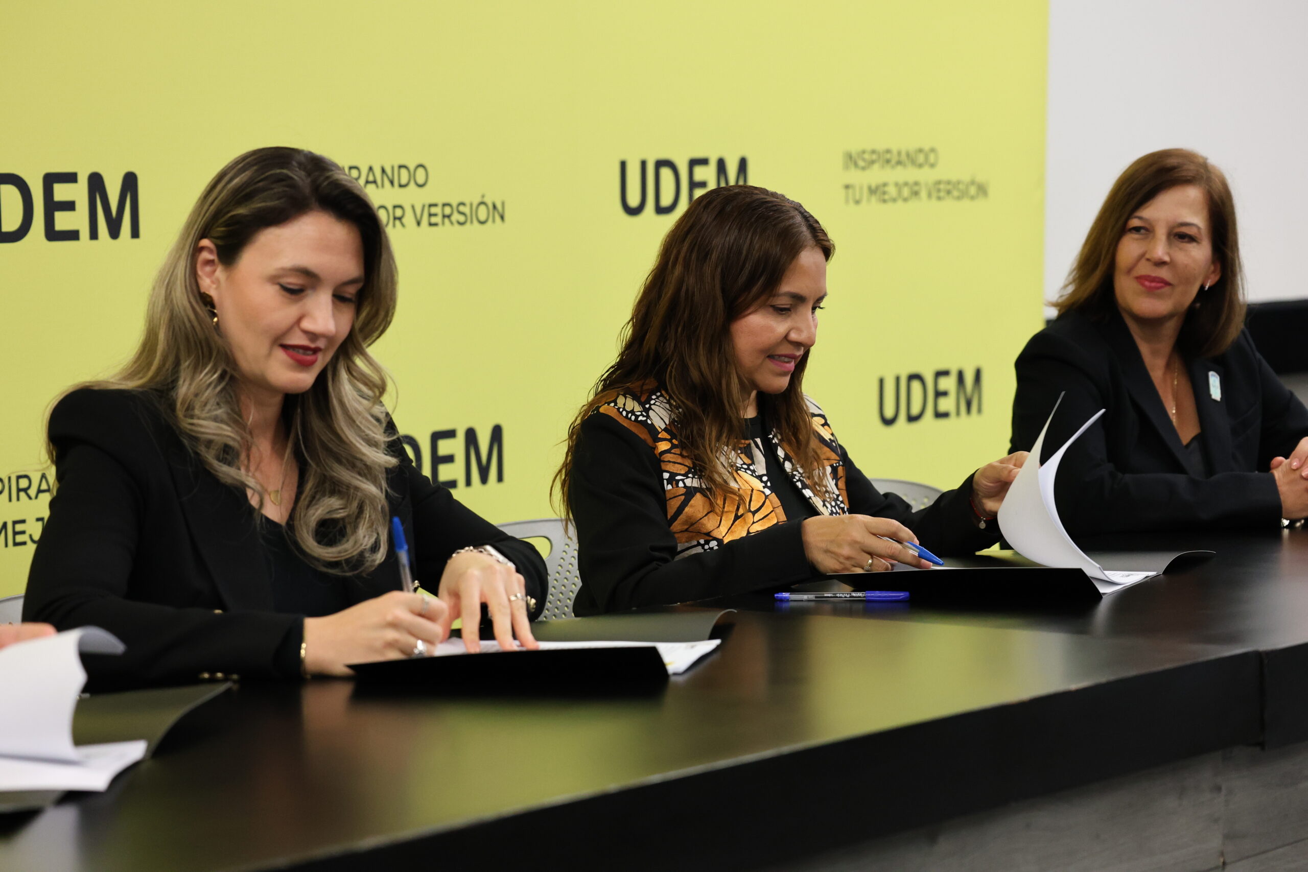 firma-convenio-marco-de-colaboracion-con-la-universidad-de-monterrey-udem-1